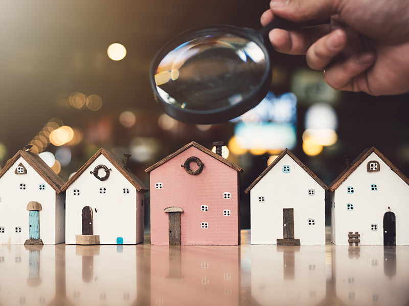 Magnifying glass with model houses